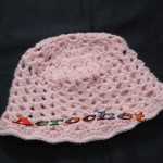Gorrito en encaje de brujas y conchitas Parte 3