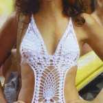 Un trikini con patrón detallado